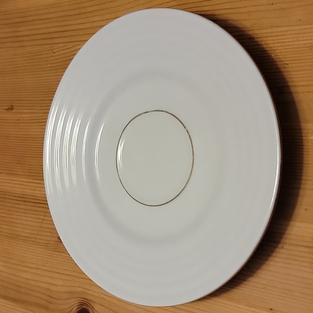 One Gibson Everyday Saucer Plate